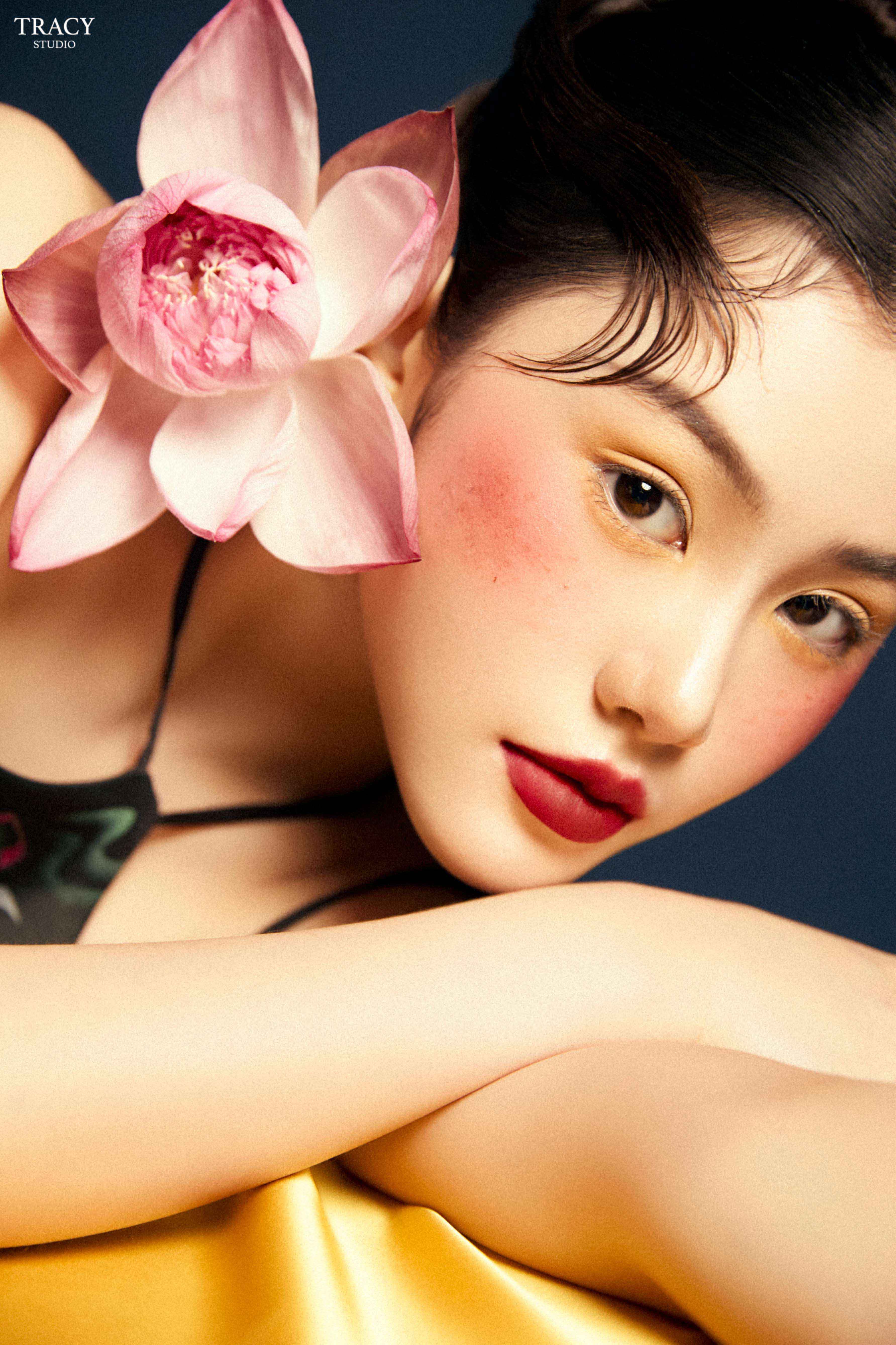 frontend/img/gallery/concept-sen/tracy-studio-chup-sen-phuong-nhi (3).jpg